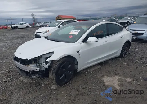 2019 Tesla Model 3 Long Range/Performance z USA, uszkodzony, nr VIN 5YJ3E1EB3KF429488